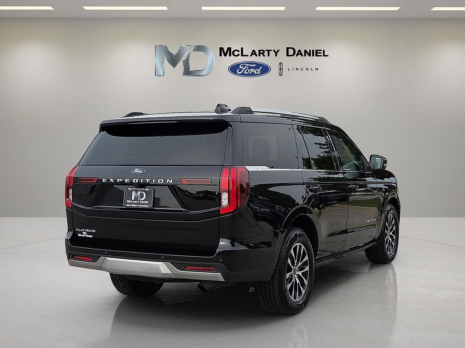 Certified 2025 Ford Expedition Platinum AWD/4WD image 5