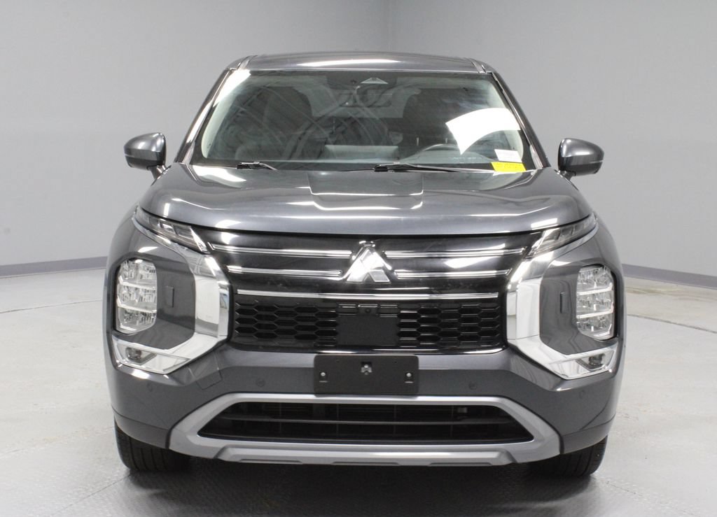 Used 2025 Mitsubishi Outlander AWD image 6