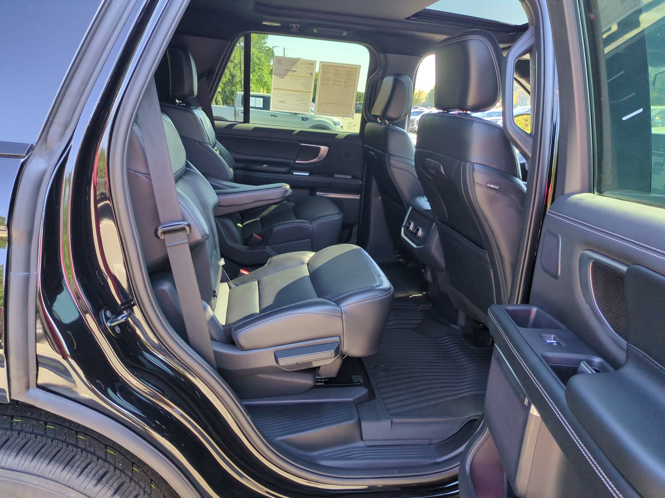 Certified 2025 Ford Expedition Platinum w/ Stealth Performance Package AWD/4WD image 36