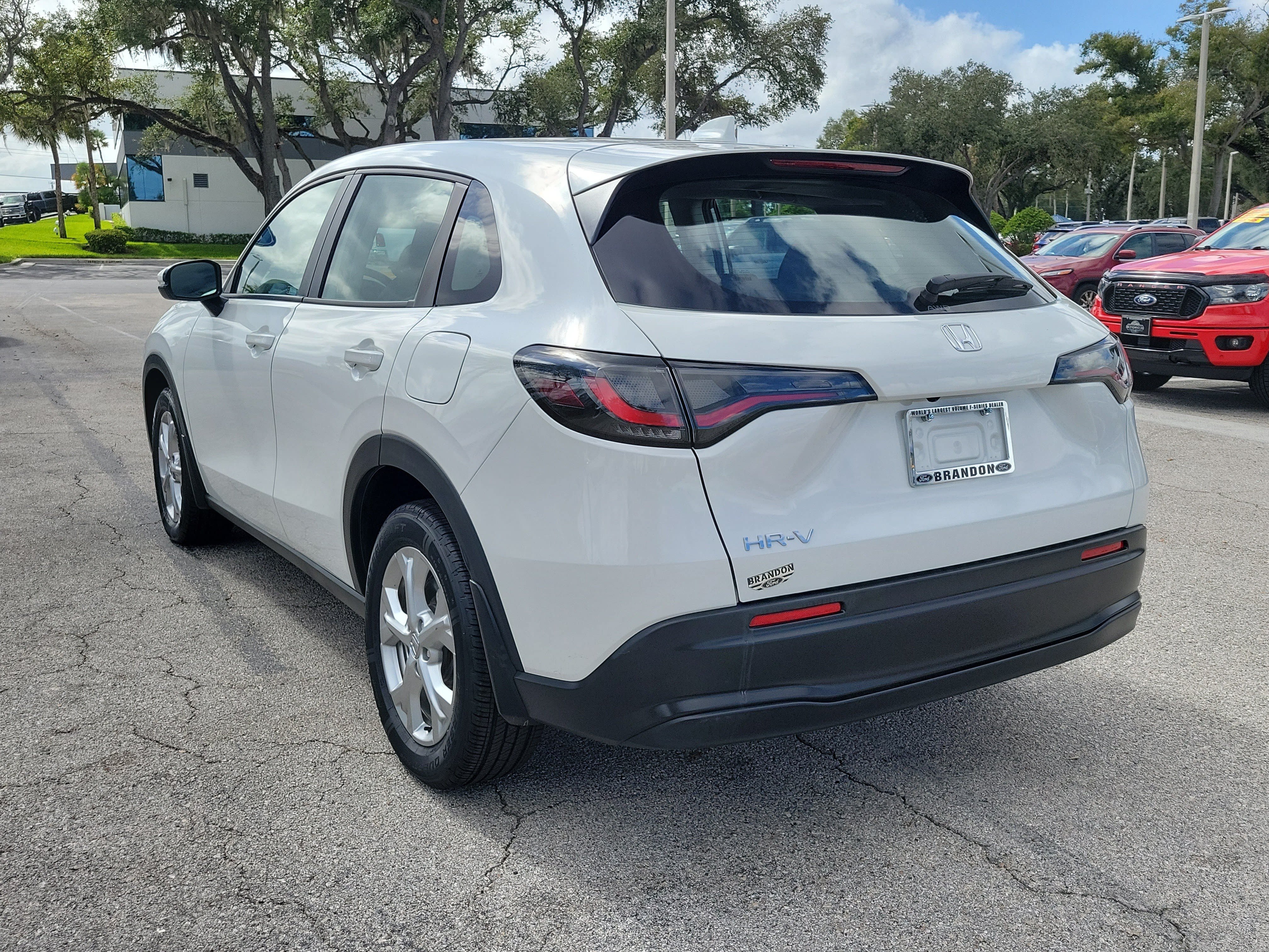 Used 2023 Honda HR-V LX image 7