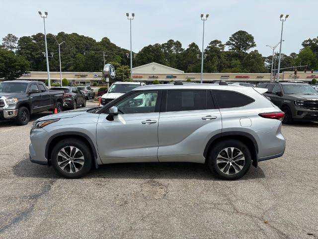 Used 2020 Toyota Highlander XLE AWD/4WD image 8