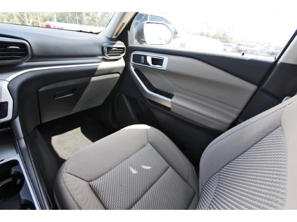 Certified 2022 Ford Explorer XLT RWD image 8