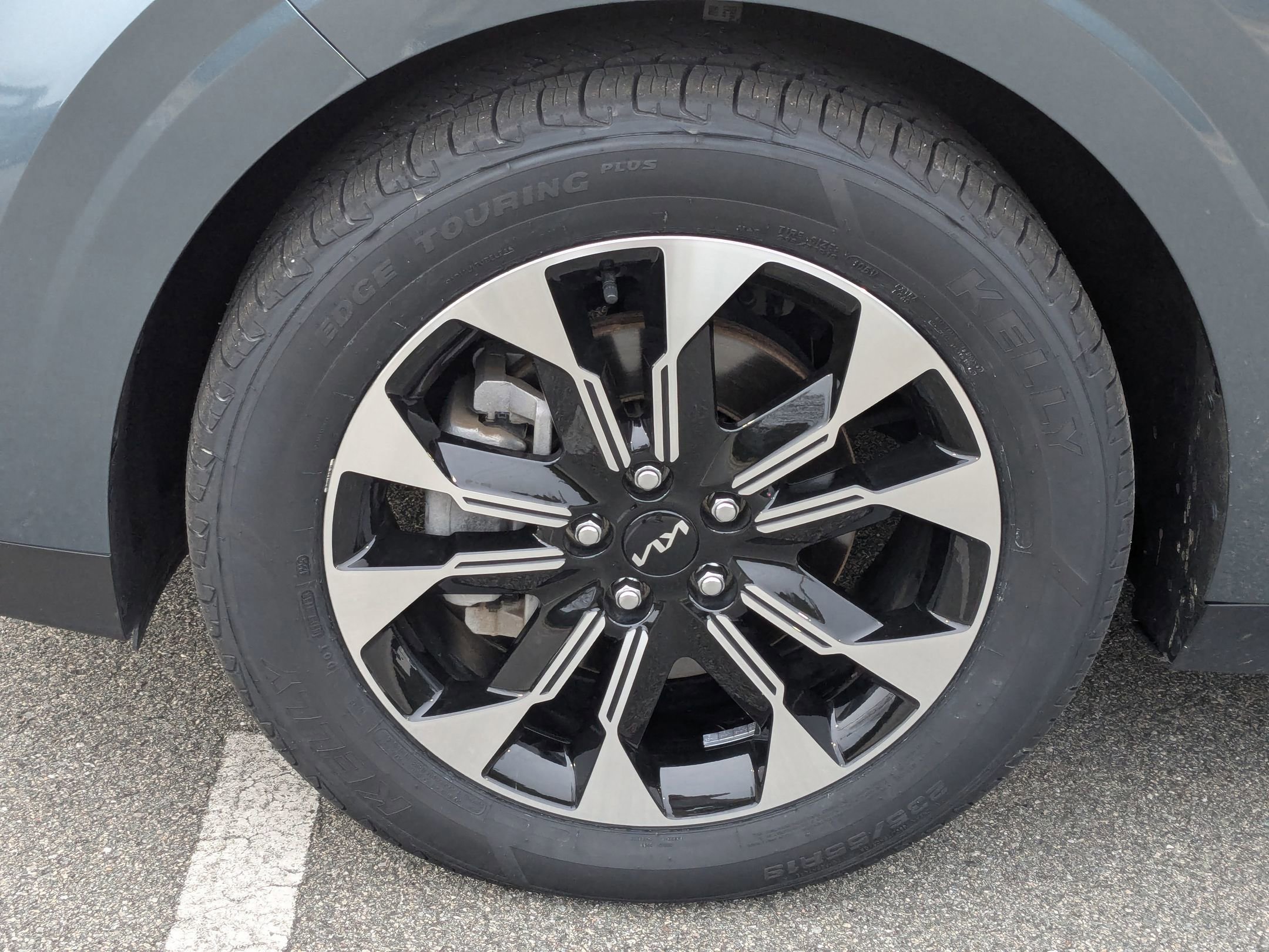 Used 2024 Kia Carnival EX image 10