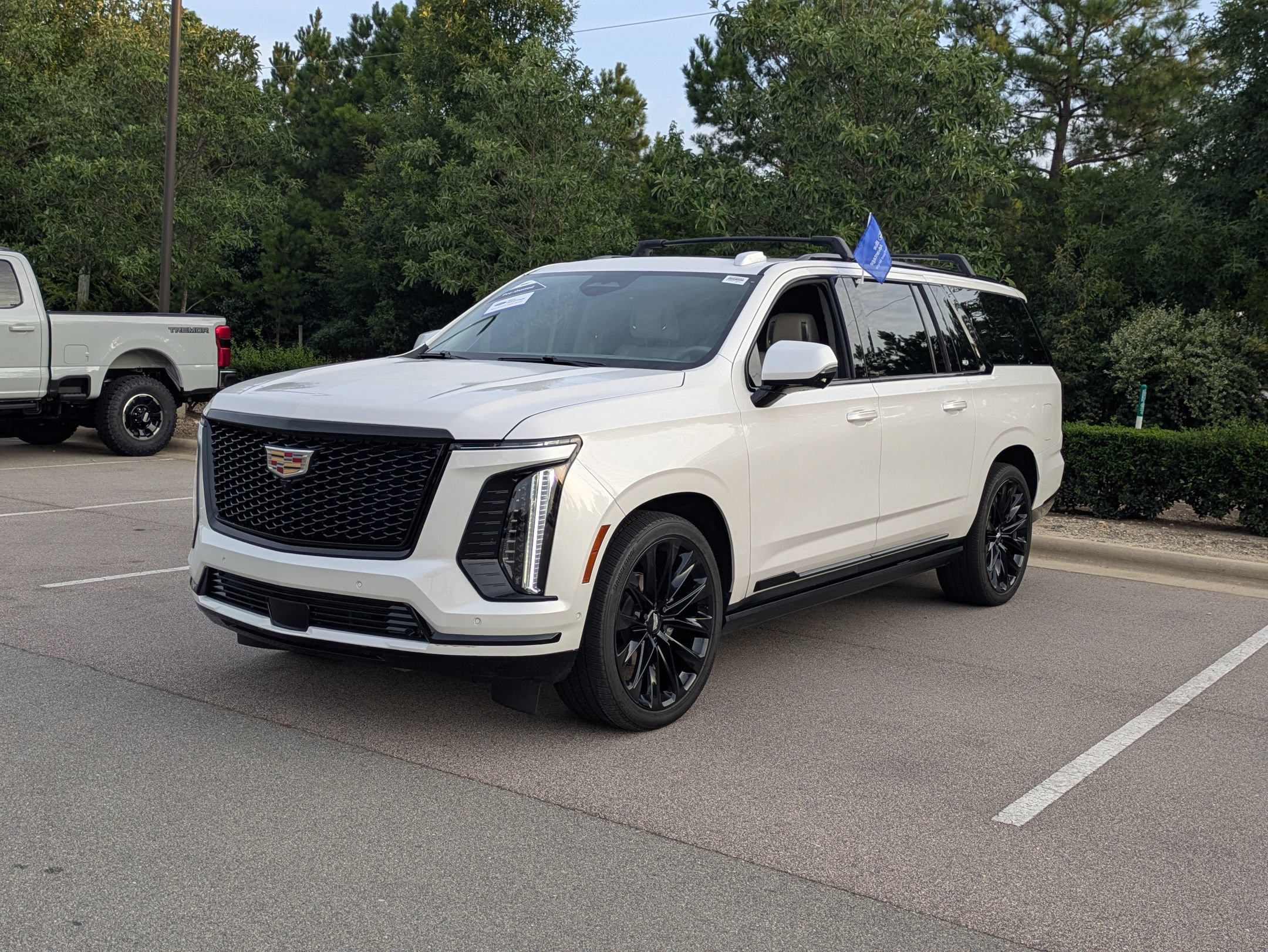Used 2025 Cadillac Escalade ESV Sport Platinum AWD/4WD image 8
