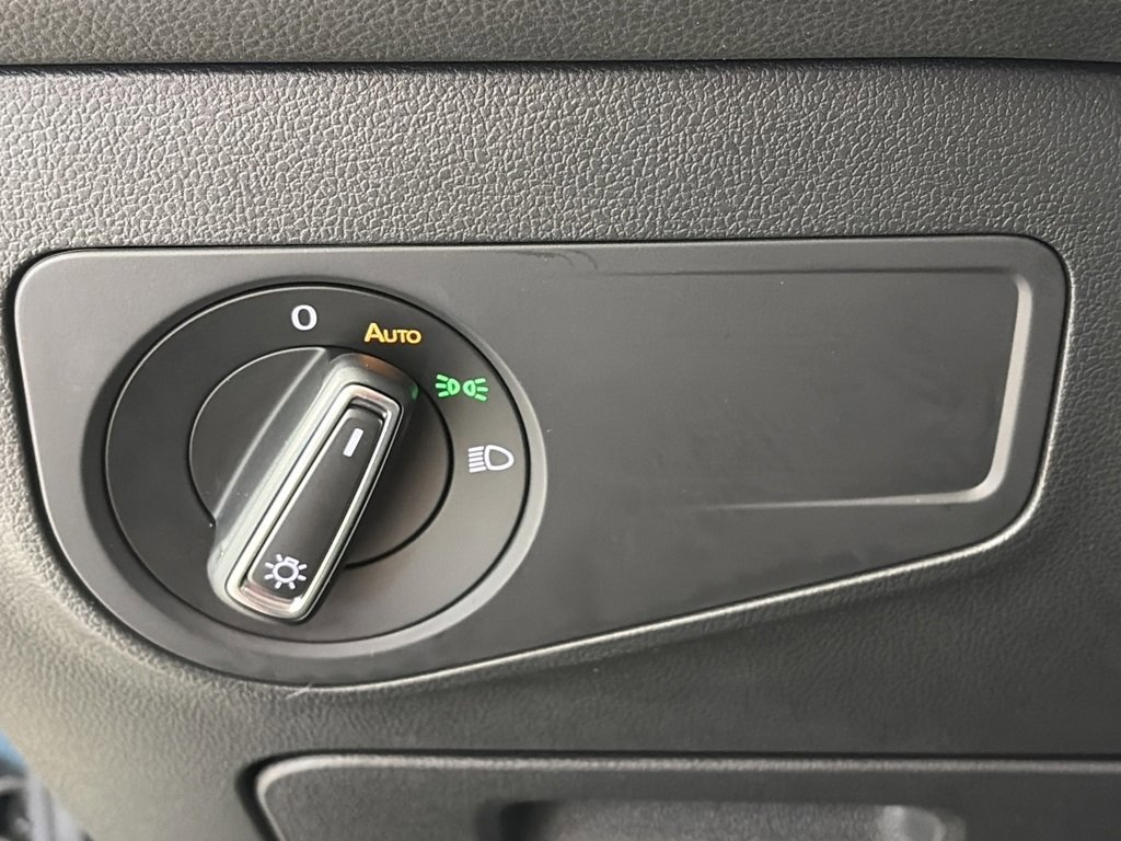 Used 2021 Volkswagen Tiguan SE image 24