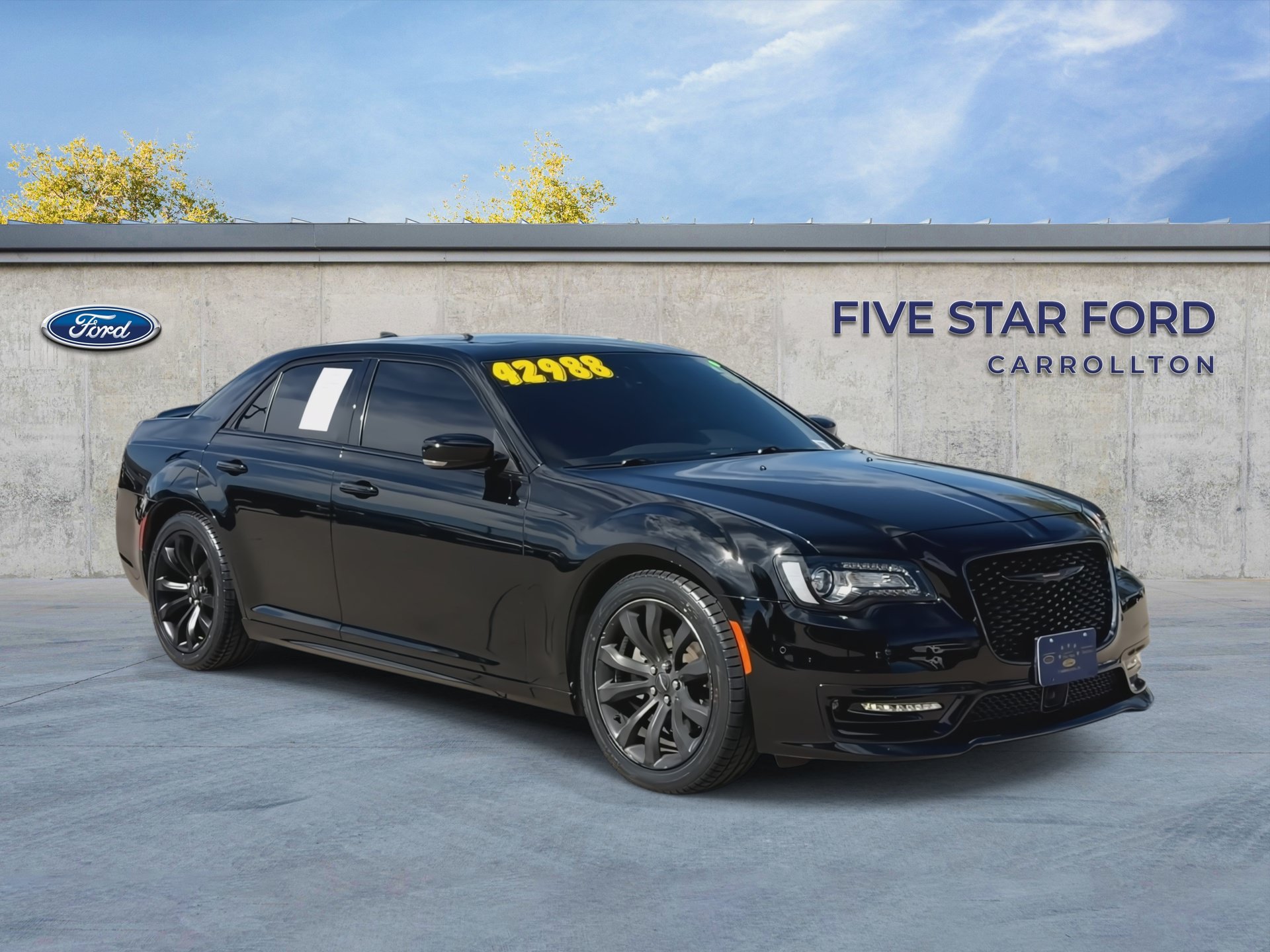 Used 2023 Chrysler 300 S w/ Comfort Group RWD image 2