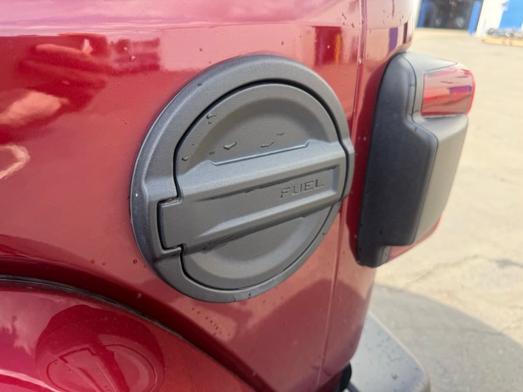 Used 2021 Jeep Wrangler Unlimited Sahara w/ Cold Weather Group AWD/4WD image 45
