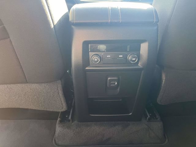 Used 2019 Chevrolet Traverse LT FWD image 16