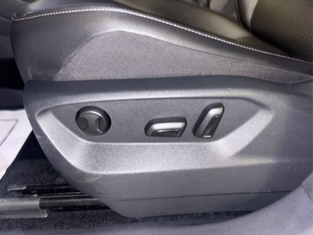 Used 2018 Volkswagen Tiguan SEL AWD/4WD image 30