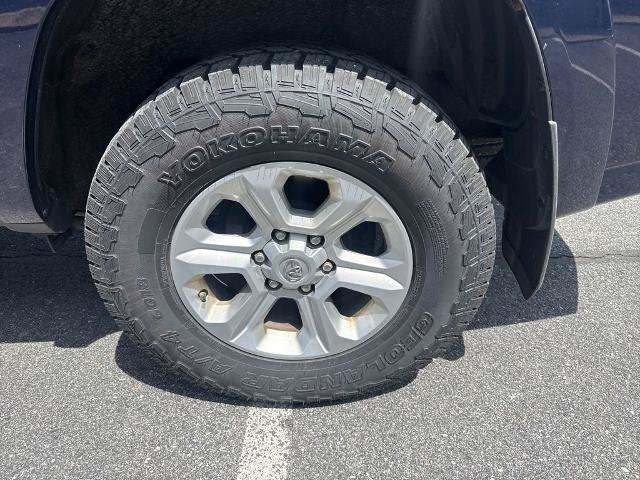 Used 2018 Toyota 4Runner SR5 AWD/4WD image 28