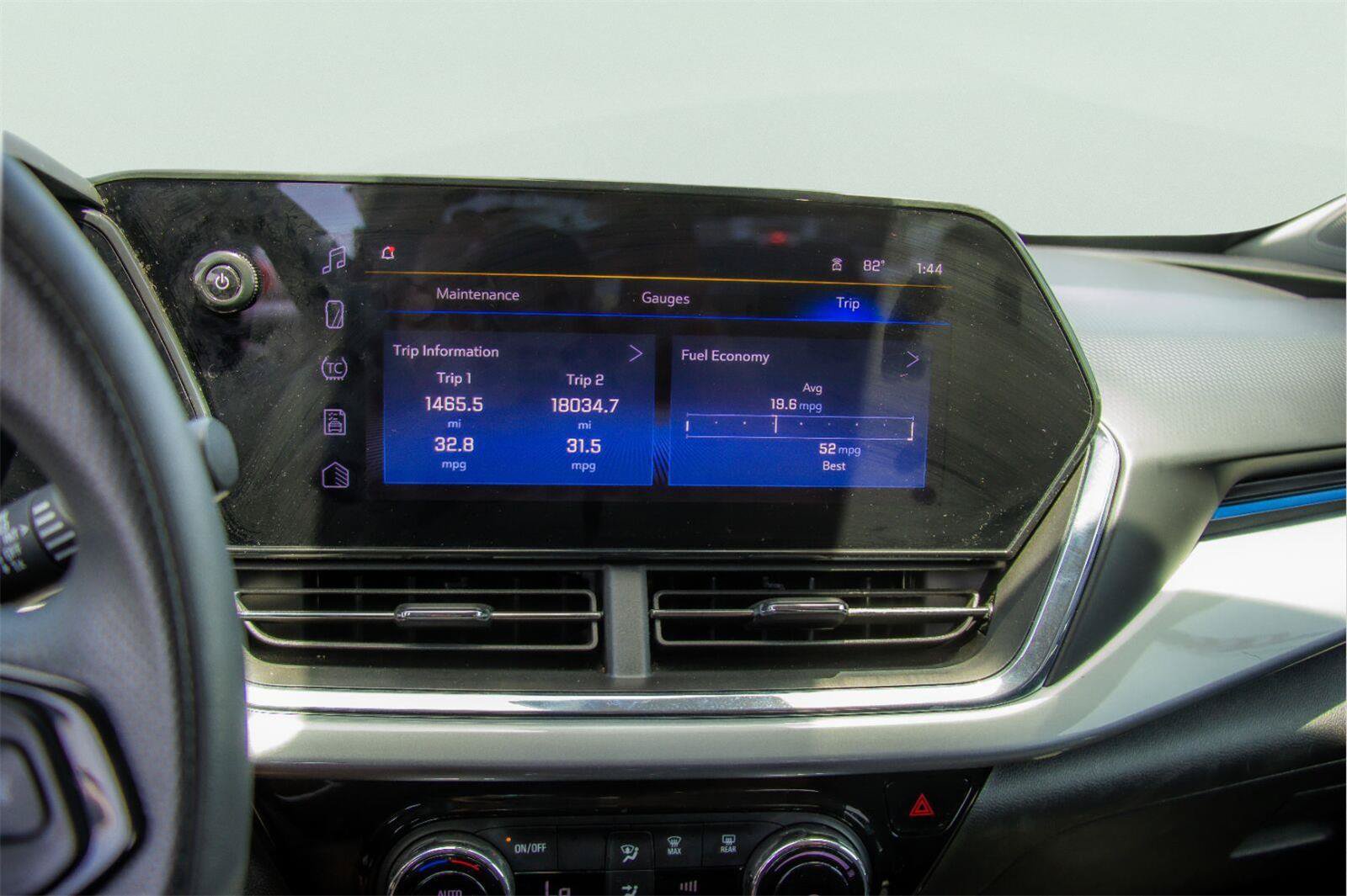 Used 2025 Chevrolet Trax LT FWD image 14