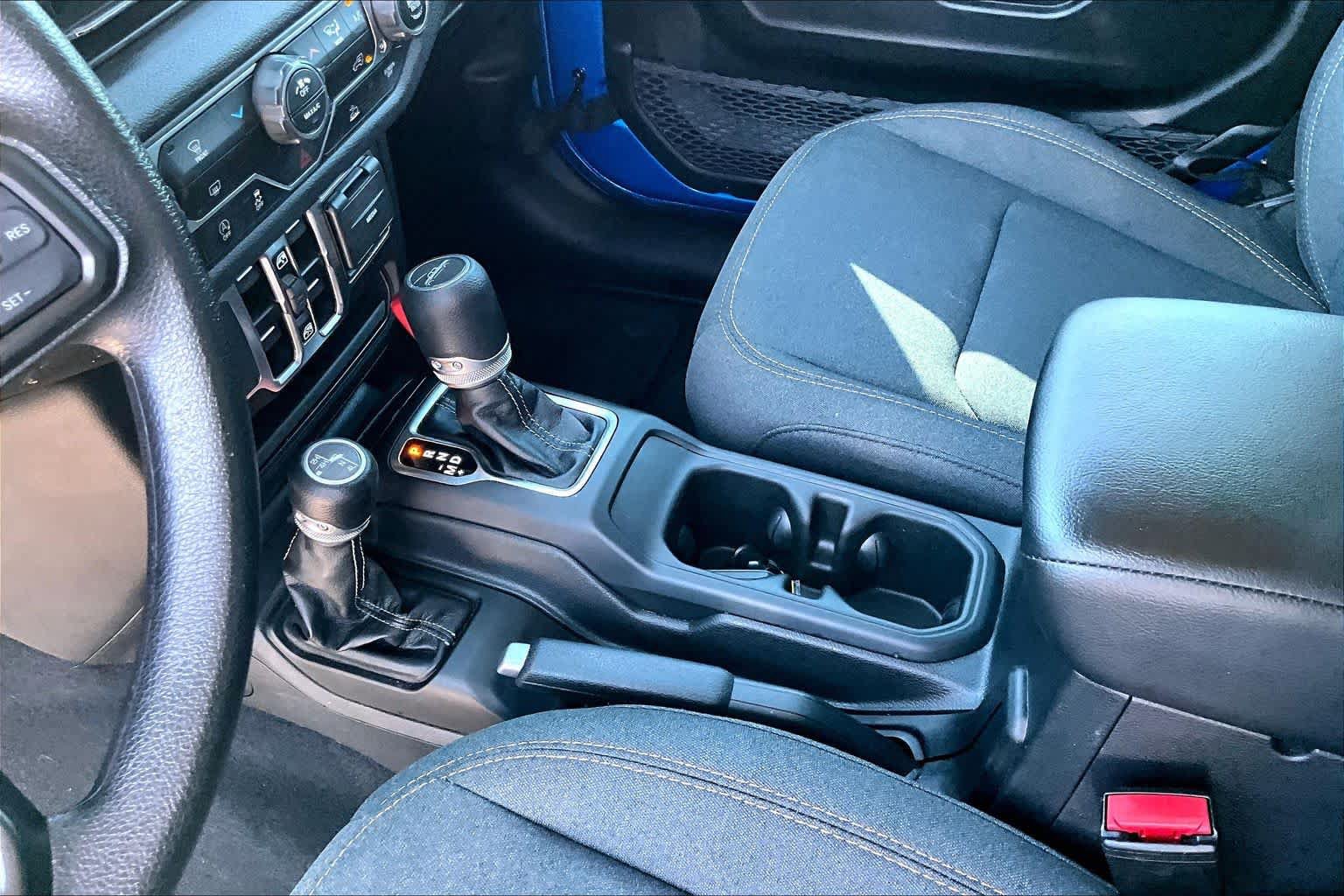 Used 2025 Jeep Gladiator Sport AWD/4WD image 17
