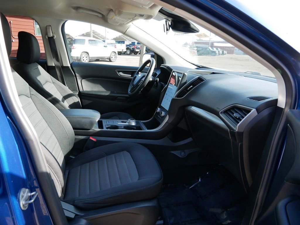 Certified 2022 Ford Edge SE w/ Black Appearance Package image 8
