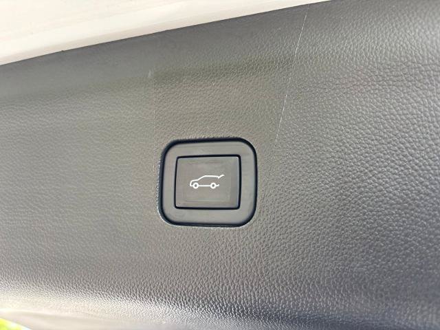 Used 2023 Buick Enclave Avenir w/ Avenir Technology Package AWD/4WD image 17