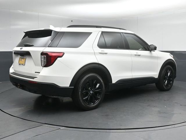 Certified 2022 Ford Explorer XLT w/ Equipment Group 202A AWD/4WD image 7