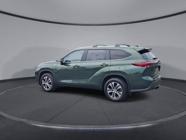 Used 2023 Toyota Highlander XLE AWD/4WD image 6