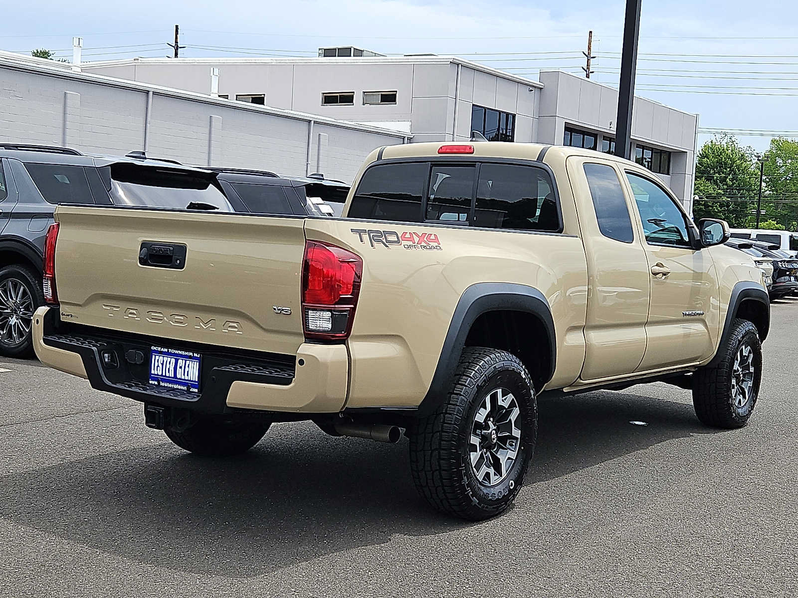 Used 2018 Toyota Tacoma TRD Off-Road w/ Technology Package AWD/4WD image 6