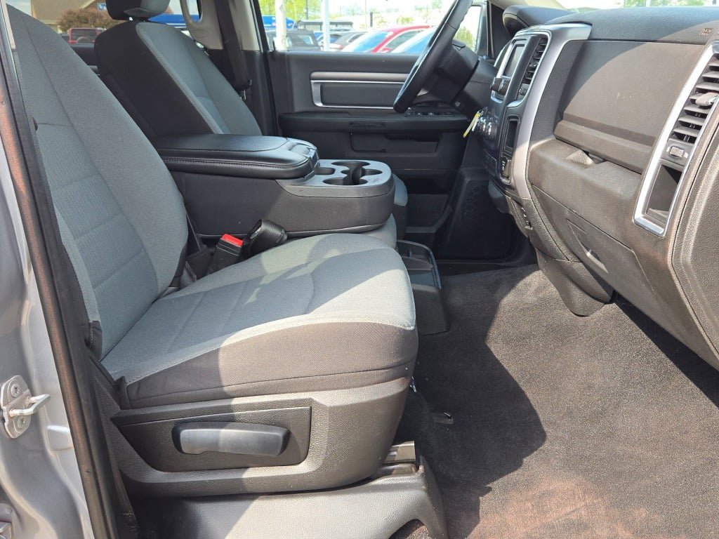 Used 2022 RAM 1500 Classic SLT image 5