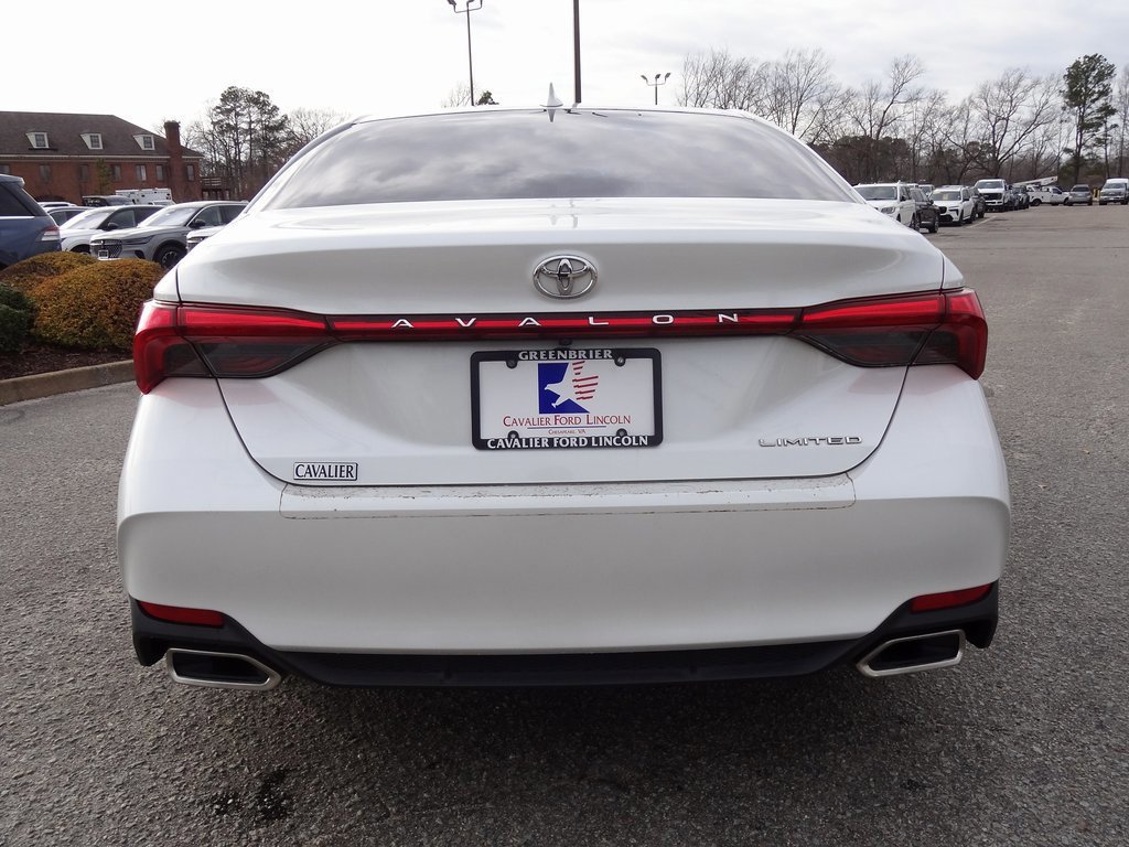 Used 2019 Toyota Avalon Limited image 4