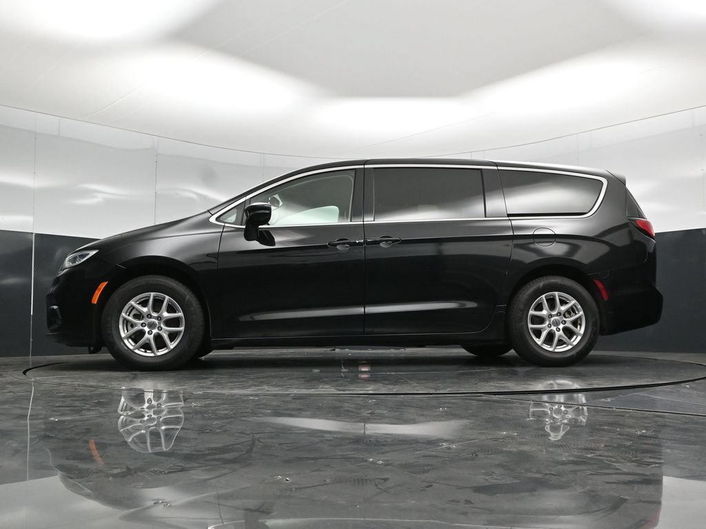 Used 2024 Chrysler Pacifica Touring-L FWD image 53