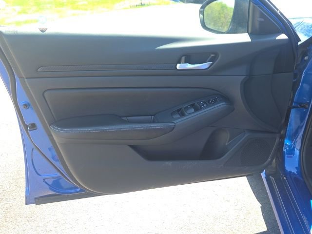 Used 2025 Nissan Altima 2.5 SV FWD image 20