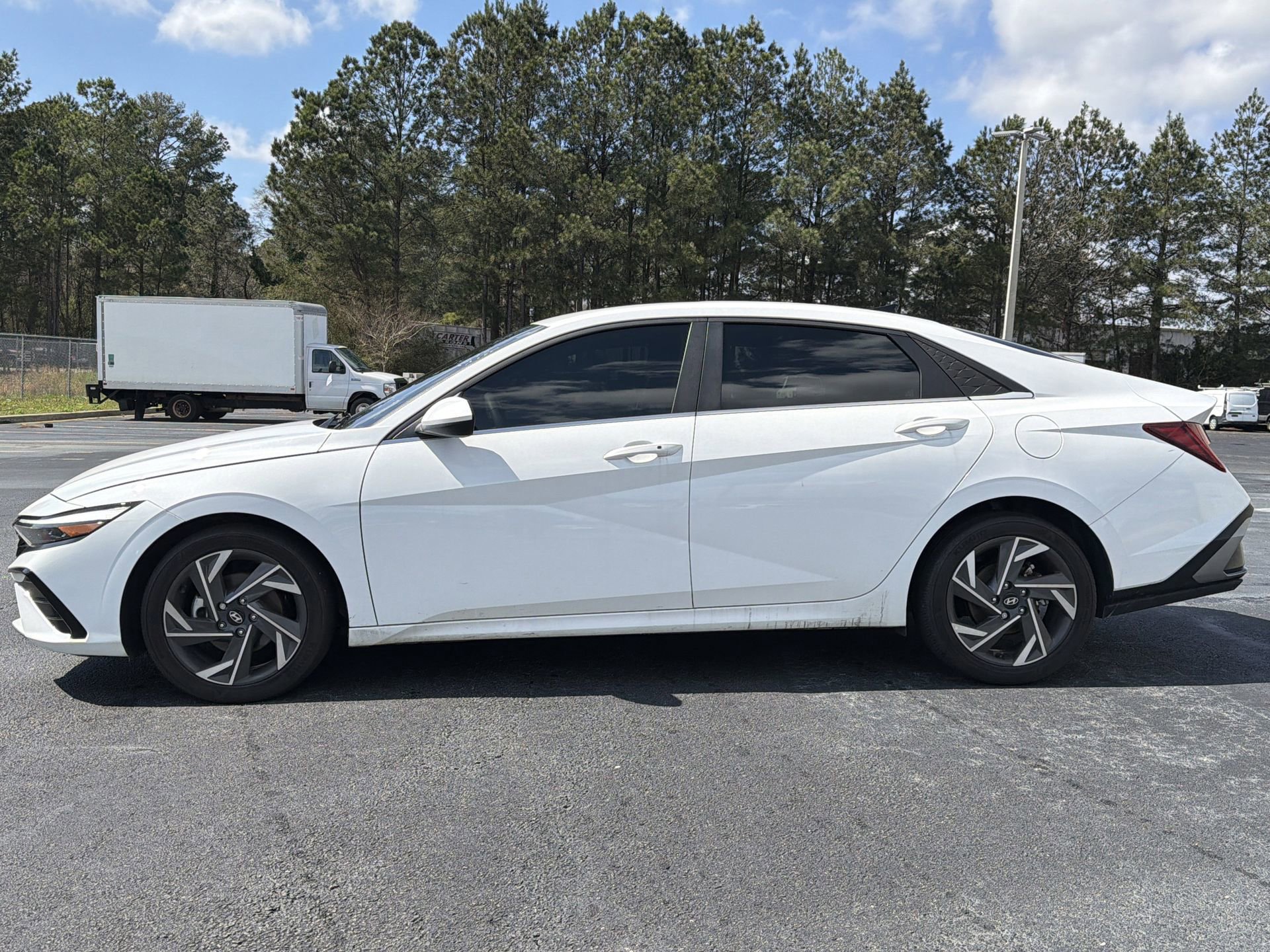 Used 2024 Hyundai Elantra SEL w/ Convenience Package image 6