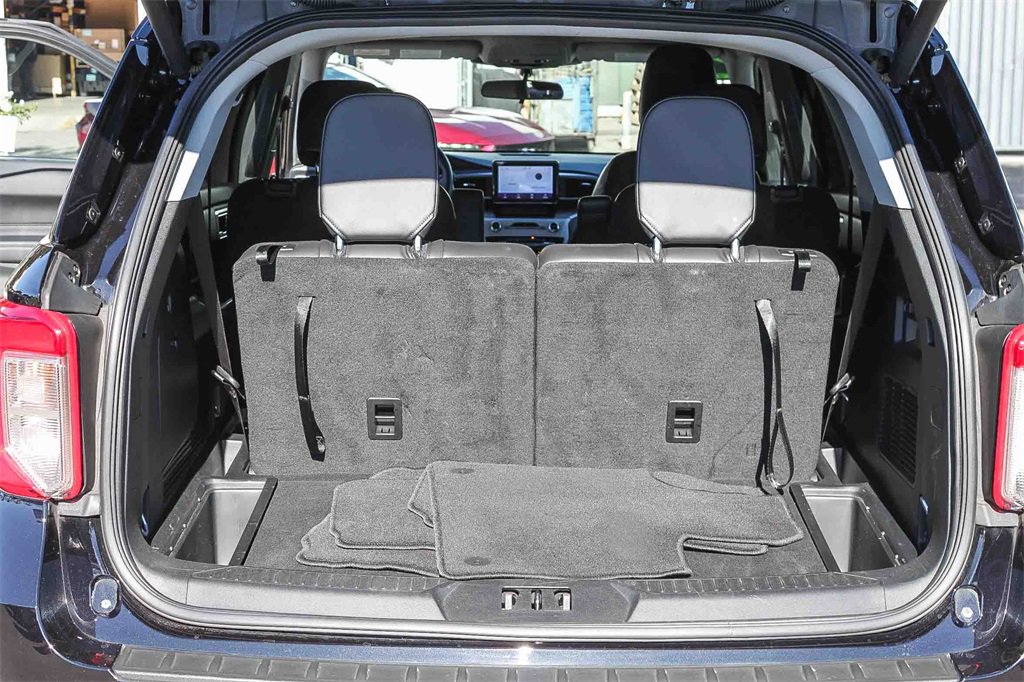 Certified 2023 Ford Explorer XLT w/ Equipment Group 202A image 33