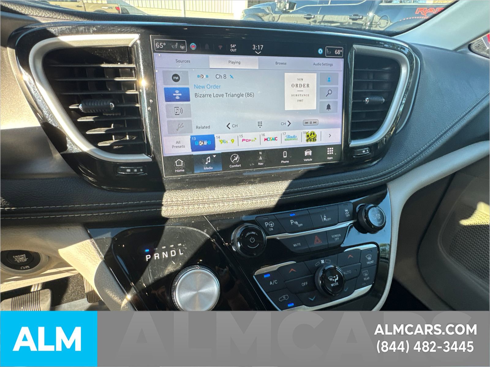 Used 2021 Chrysler Pacifica Touring-L image 33