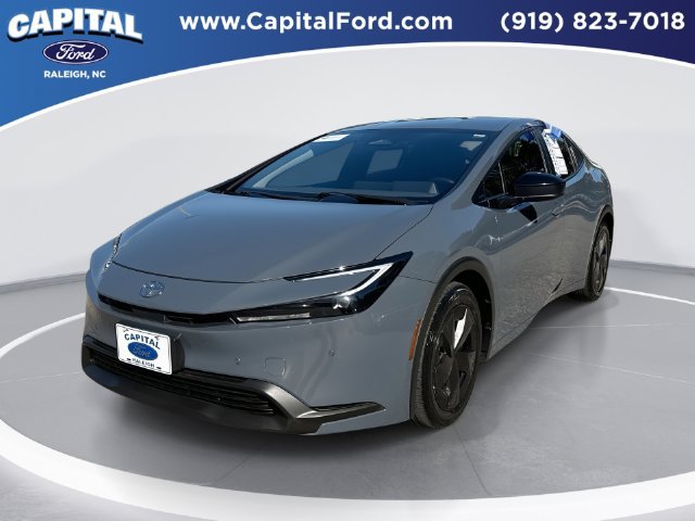 Used 2025 Toyota Prius LE FWD image 1