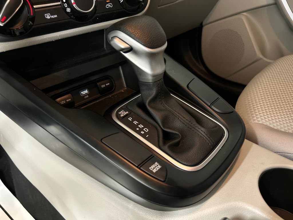 Used 2025 Kia Soul LX w/ LX Technology Package FWD image 27