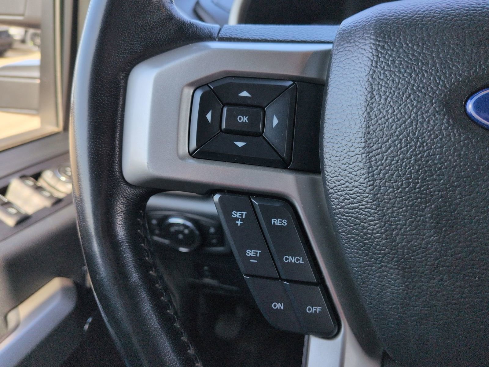 Certified 2022 Ford F250 Lariat w/ Black Appearance Package image 29