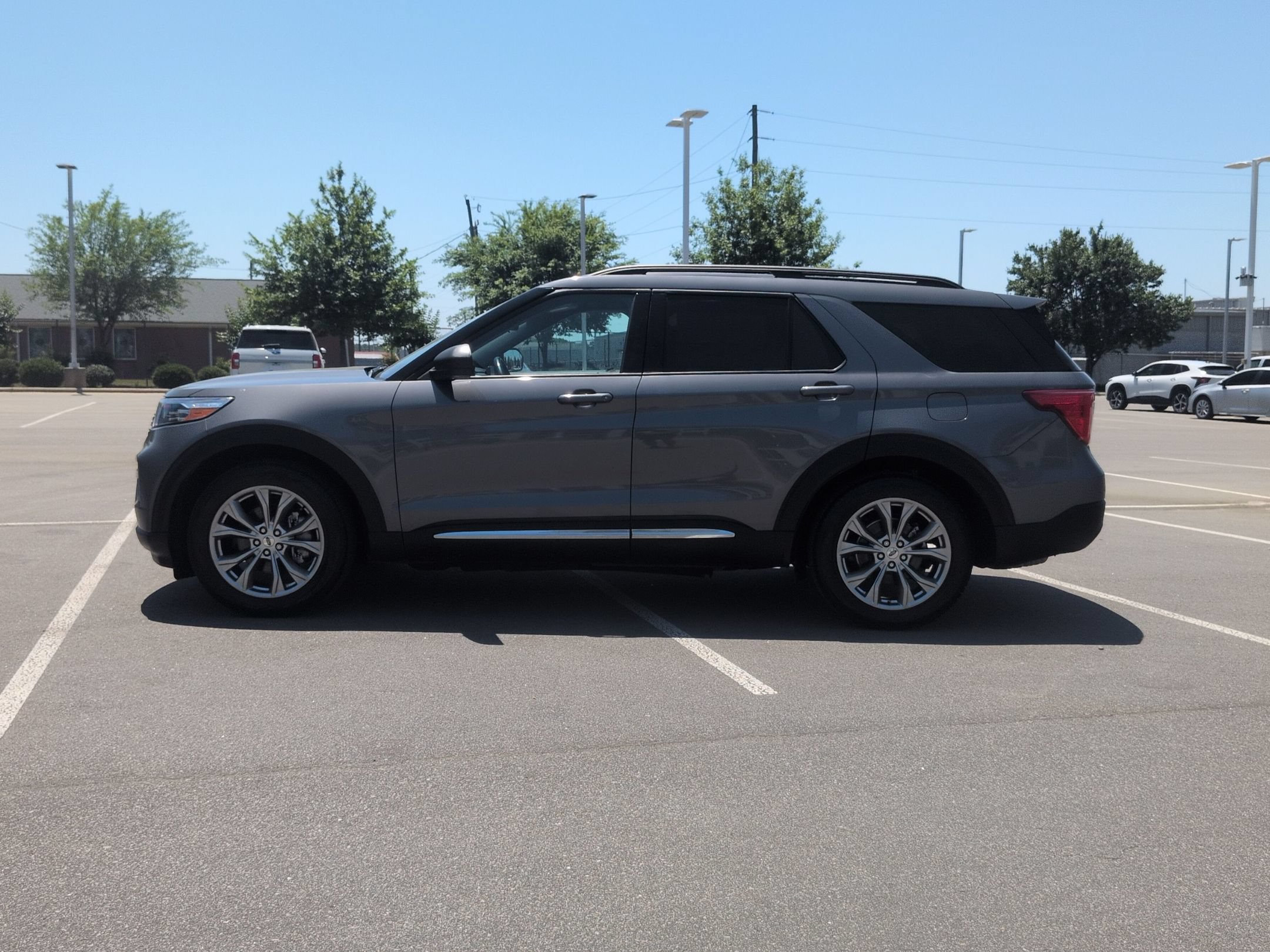 Certified 2023 Ford Explorer XLT w/ Equipment Group 202A RWD image 7
