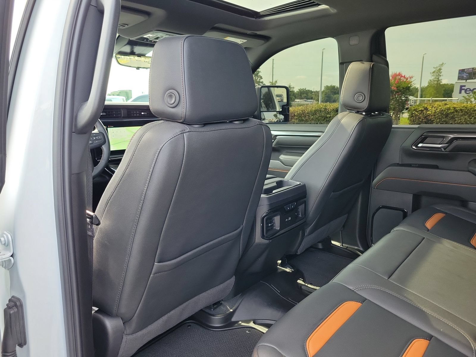 Used 2024 GMC Sierra 2500 AT4 w/ AT4 Premium Plus Package AWD/4WD image 10