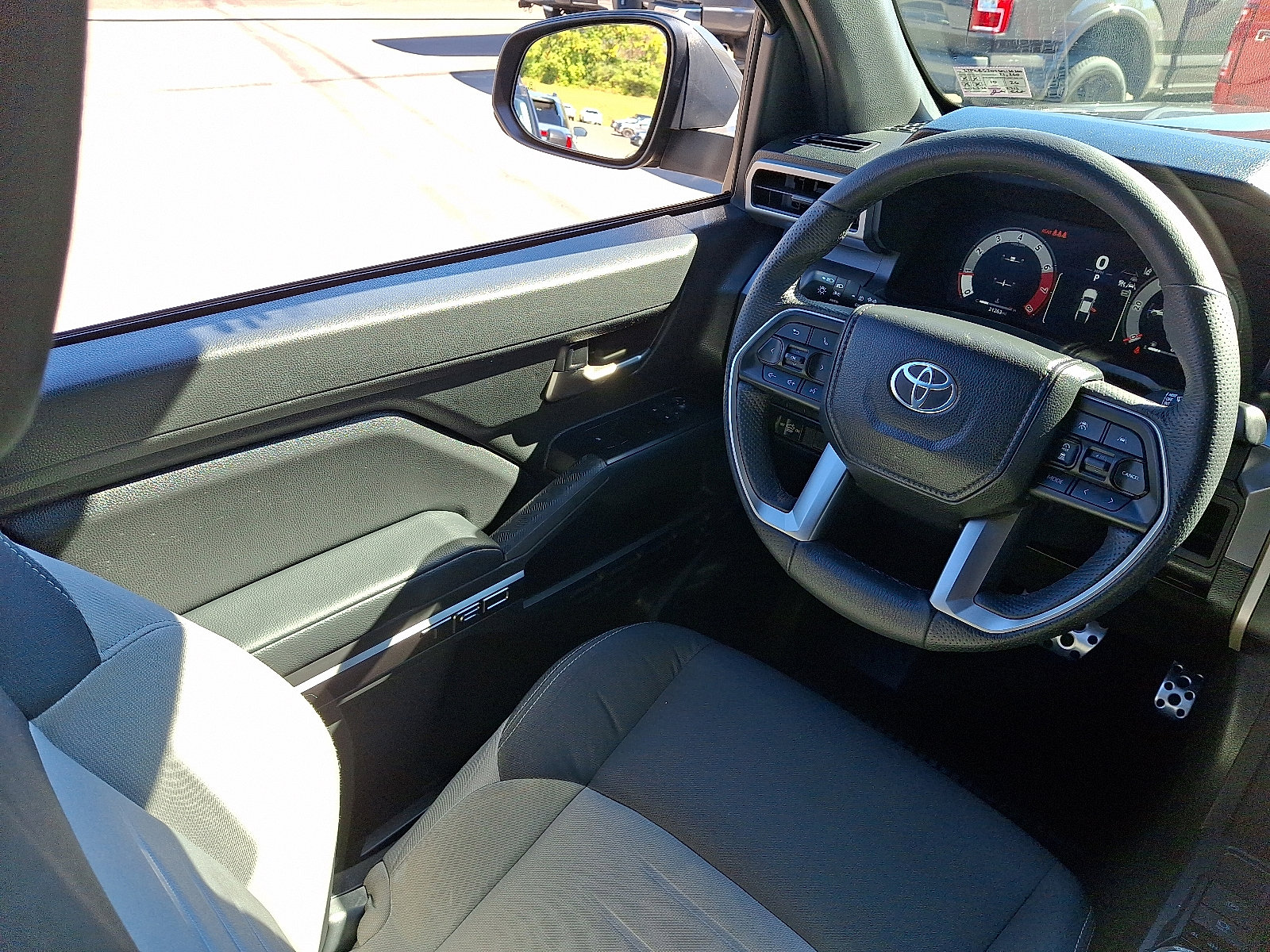 Used 2025 Toyota Tacoma TRD Sport image 14