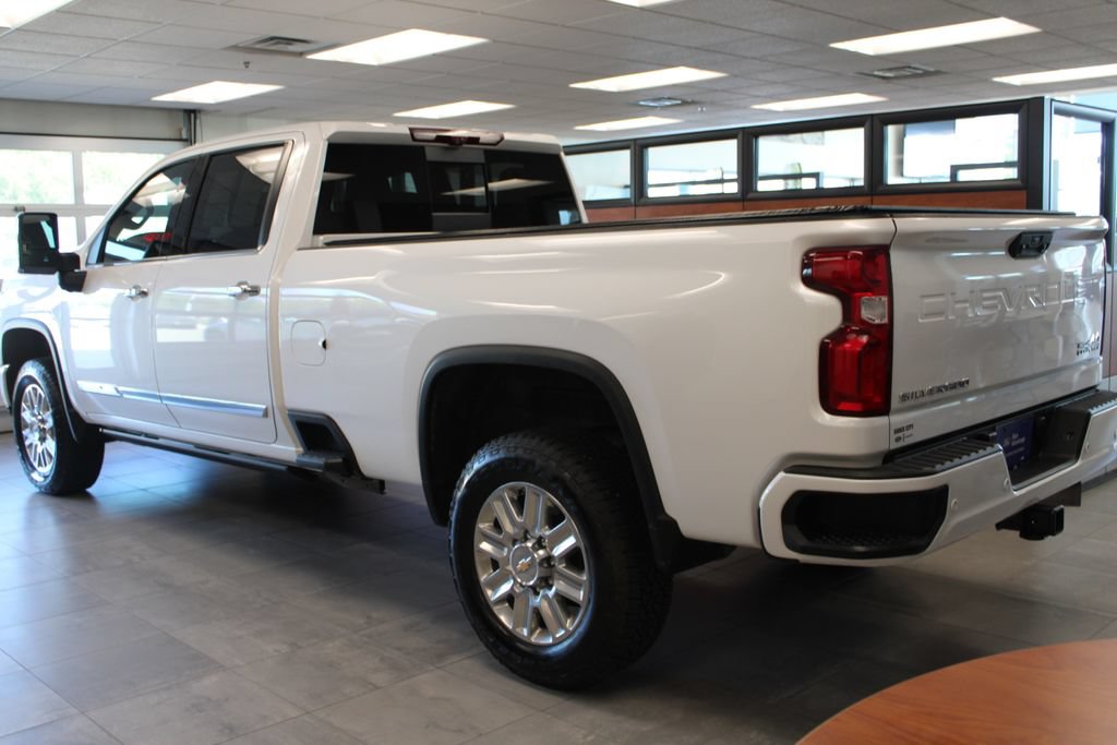 Used 2024 Chevrolet Silverado 3500 High Country w/ High Country Premium Package AWD/4WD image 3