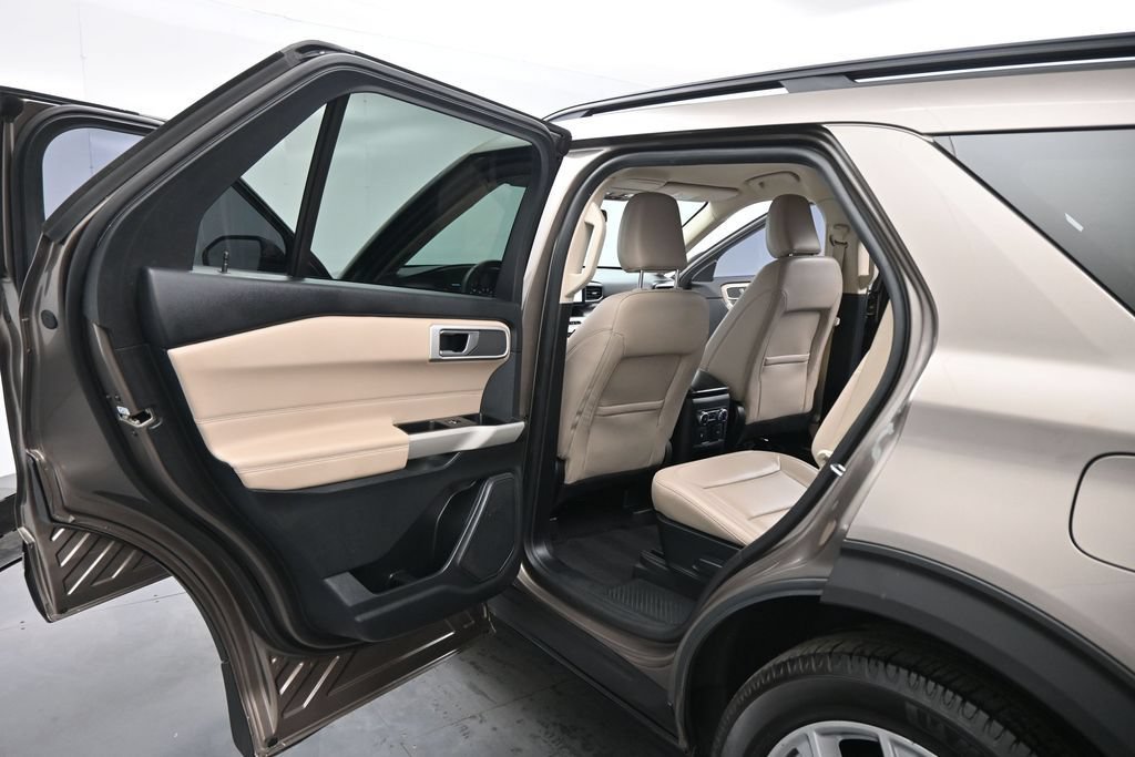 Certified 2021 Ford Explorer XLT w/ Equipment Group 202A RWD image 18