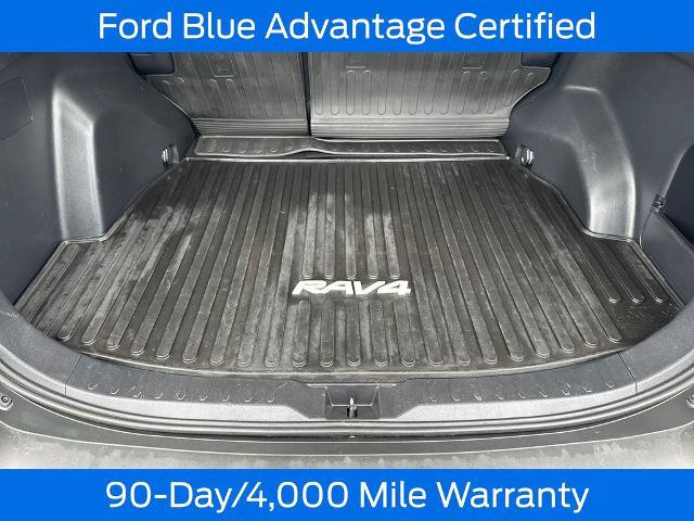 Used 2022 Toyota RAV4 XLE Premium FWD image 7