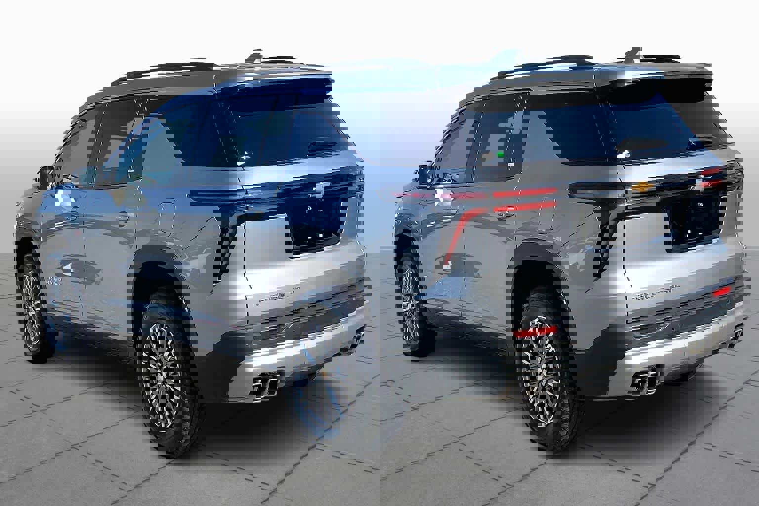 Used 2024 Chevrolet Traverse LT image 4