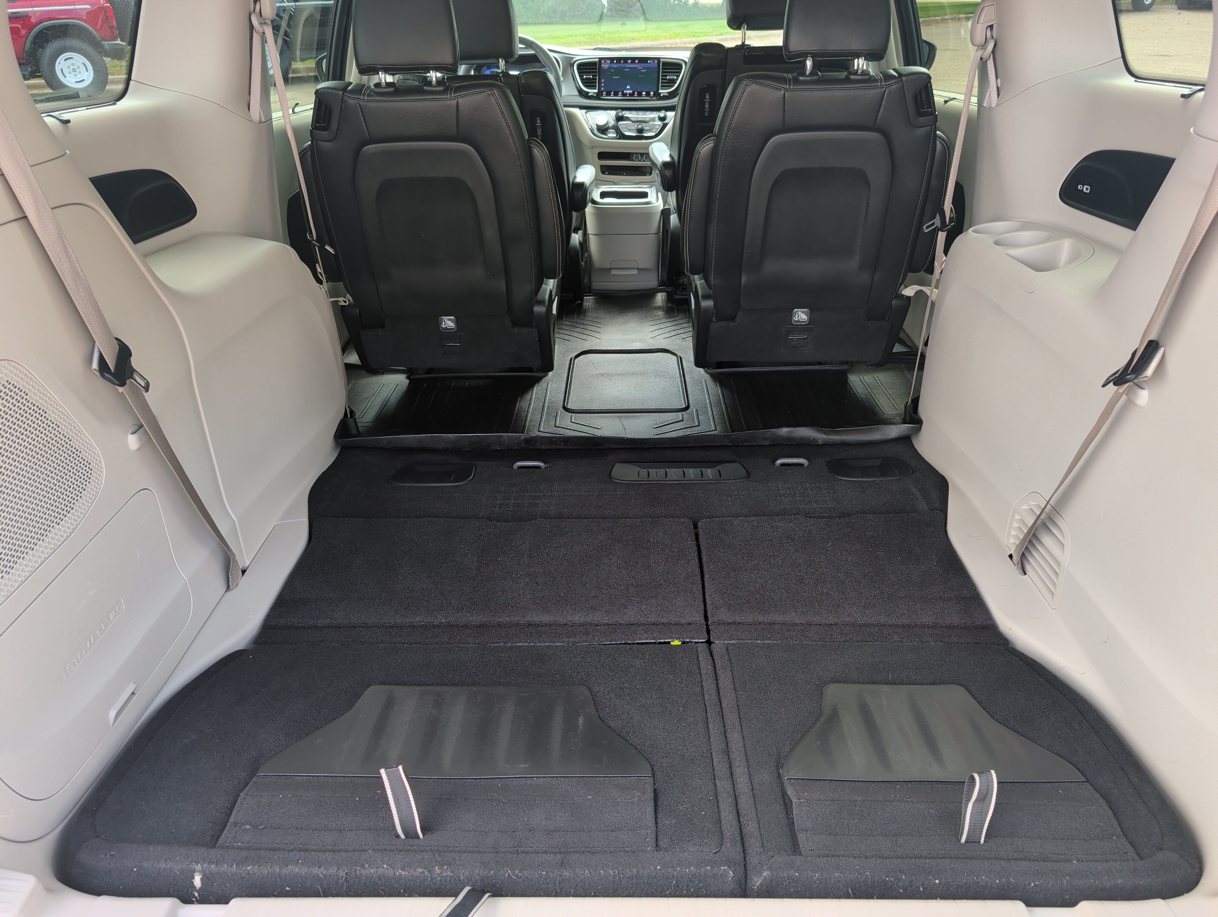 Used 2022 Chrysler Pacifica Touring-L w/ Uconnect Theater Family Group AWD/4WD image 19