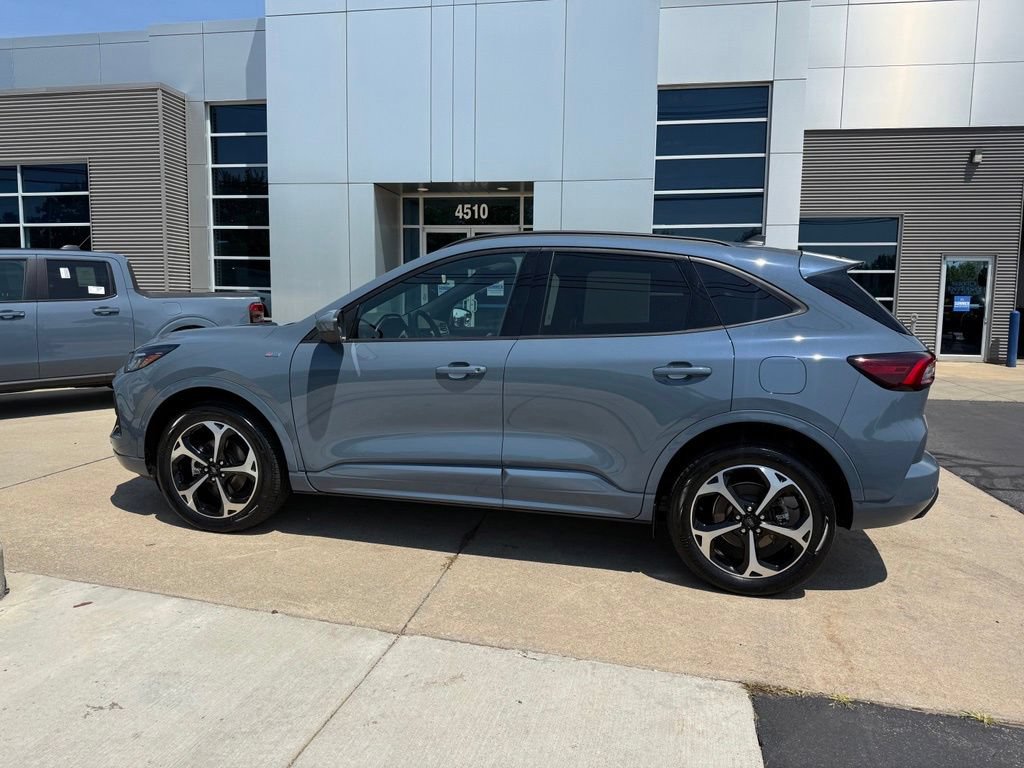 Certified 2024 Ford Escape ST-Line Elite AWD/4WD image 8