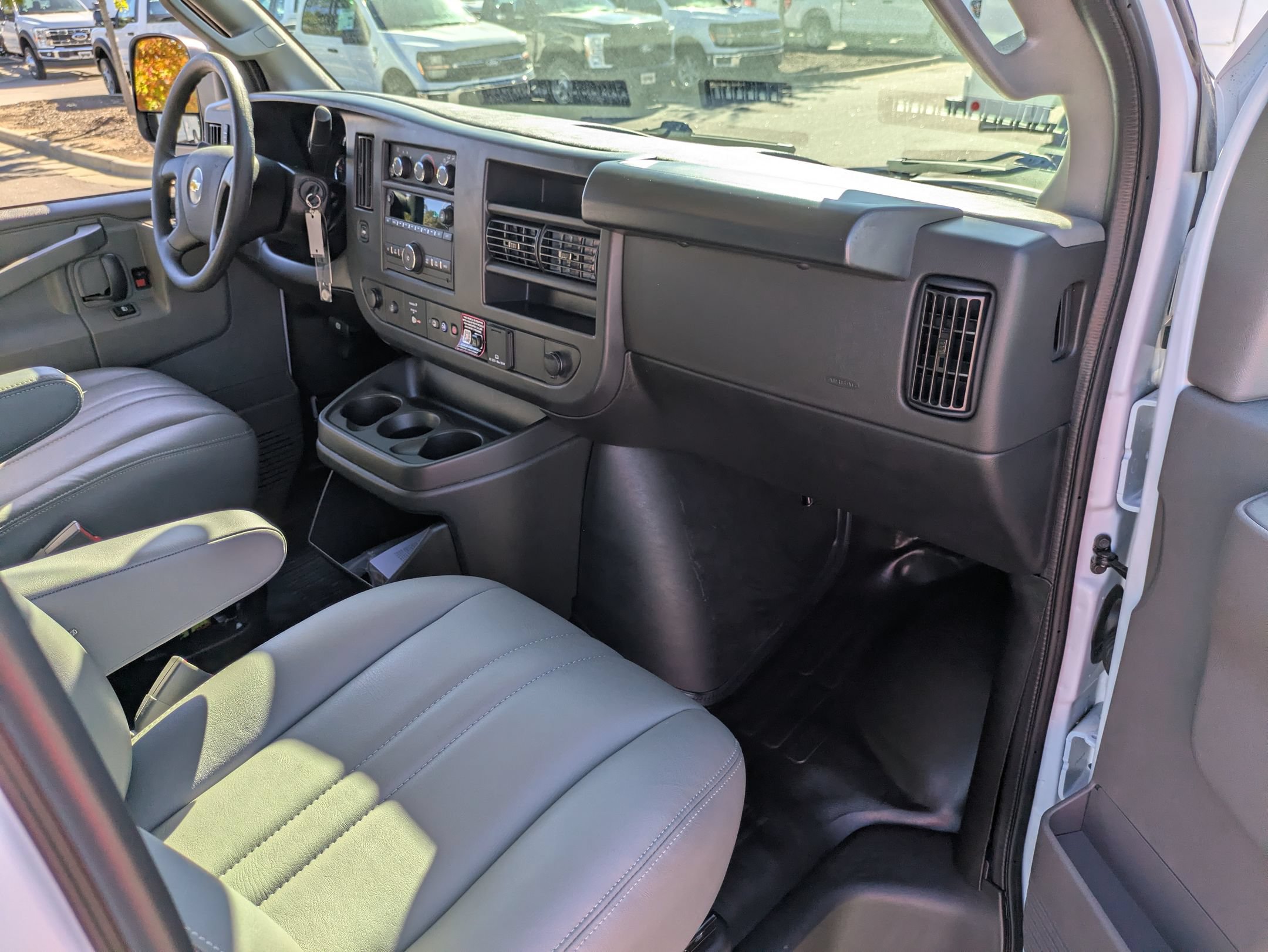 Used 2025 Chevrolet Express 3500 Extended w/ Driver Convenience Package RWD image 30