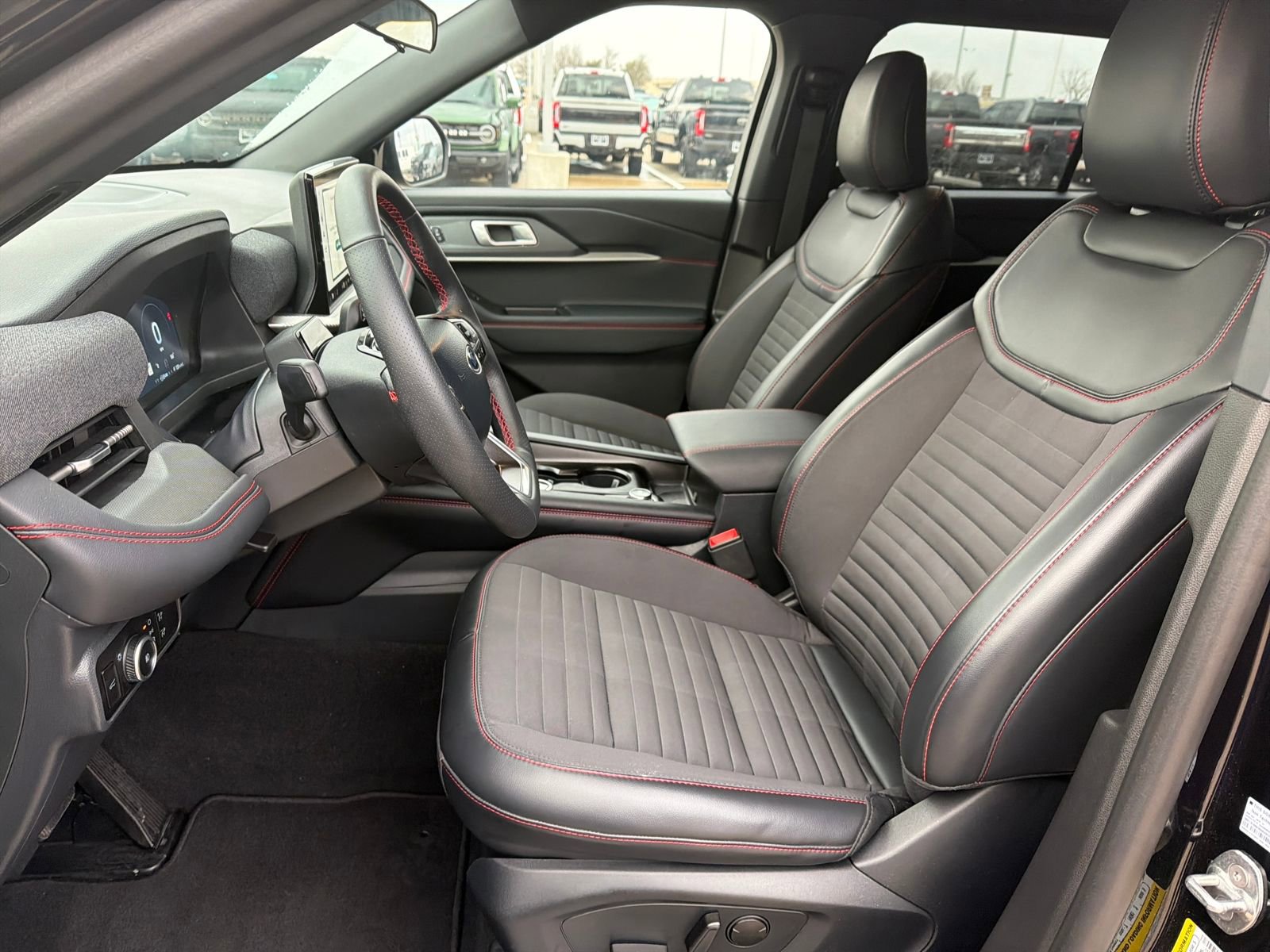 Certified 2025 Ford Explorer ST-Line image 17