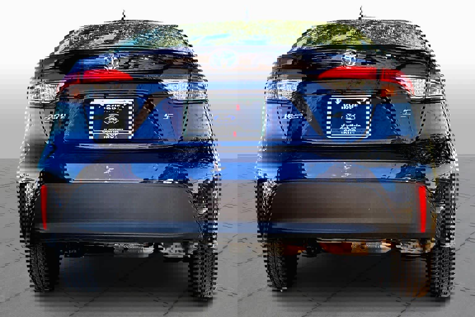 Used 2023 Toyota Corolla LE image 2