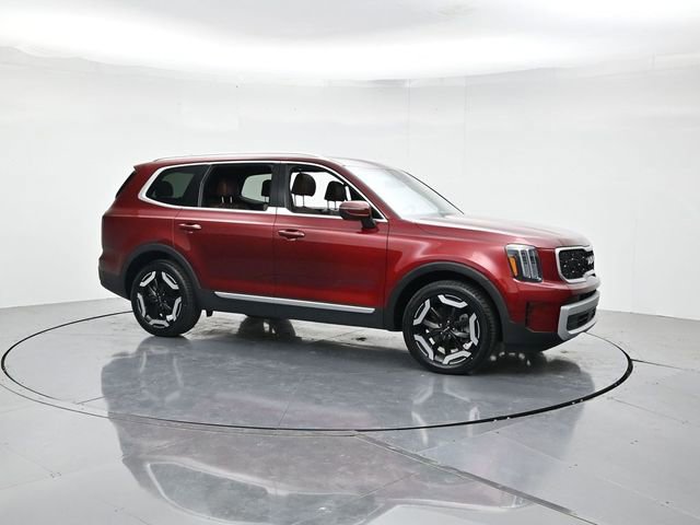 Used 2023 Kia Telluride EX w/ EX Captain's Chair Package FWD image 3