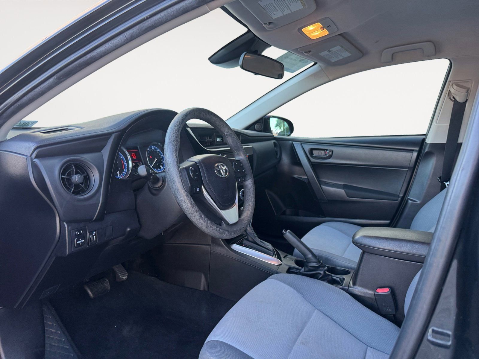 Used 2018 Toyota Corolla L image 9