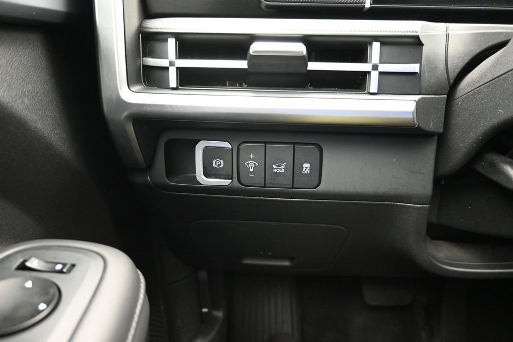 Used 2025 Hyundai Santa Fe SEL FWD image 18