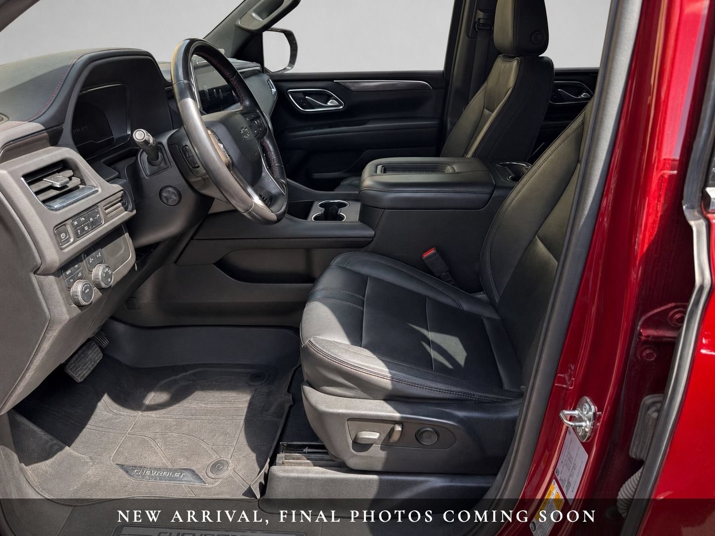 Used 2022 Chevrolet Suburban RST w/ Luxury Package AWD/4WD image 8
