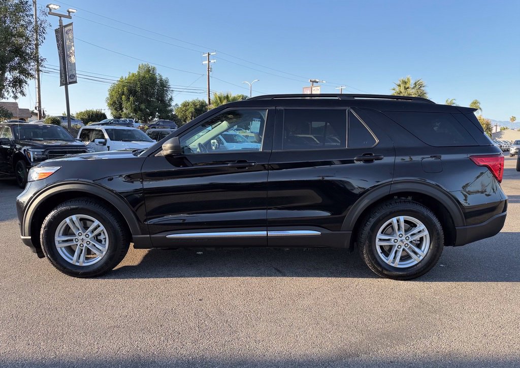 Certified 2024 Ford Explorer XLT RWD image 5