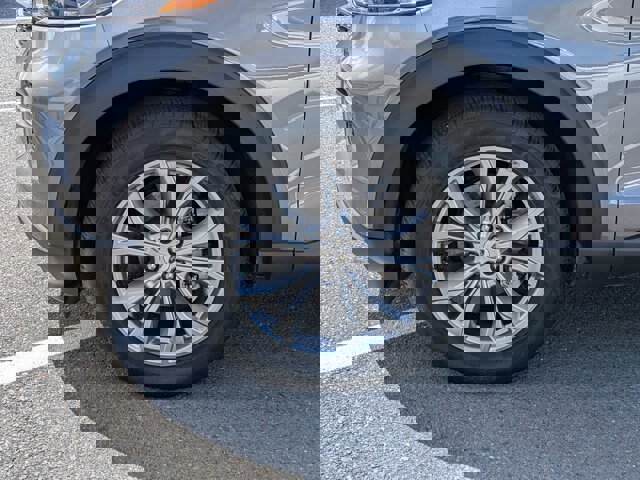 Certified 2023 Ford Explorer XLT w/ Equipment Group 202A RWD image 11