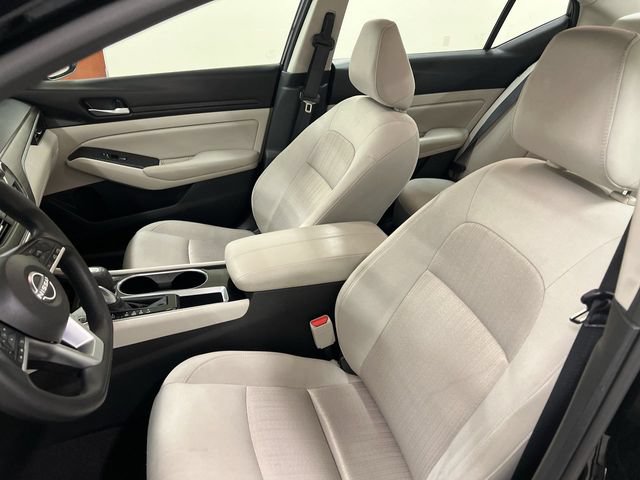 Used 2024 Nissan Altima 2.5 SV FWD image 8